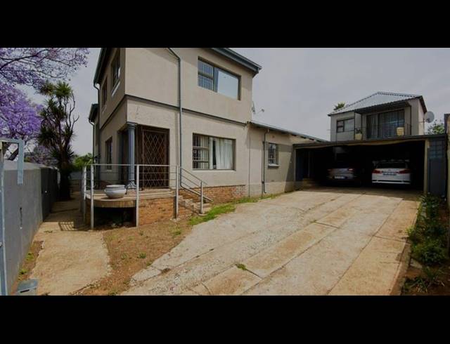 4 BEDROOM HOUSE FOR SALE IN CROSBY